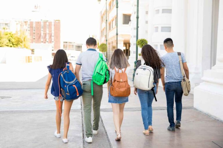 Consejos prácticos para mejorar la autoestima durante la adolescencia Consejos prácticos para mejorar la autoestima durante la adolescencia